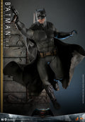 (In Stock) Hot Toys - MMS732 - Batman v Superman: Dawn of Justice - 1/6th scale Batman (2.0) Collectible Figure (Deluxe Version)